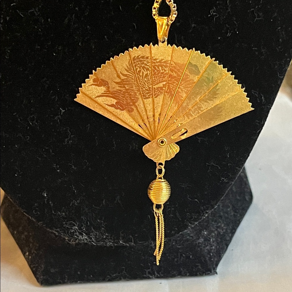 Elegant Gold Fan Pendant Necklace + earrings set - Picture 6 of 11
